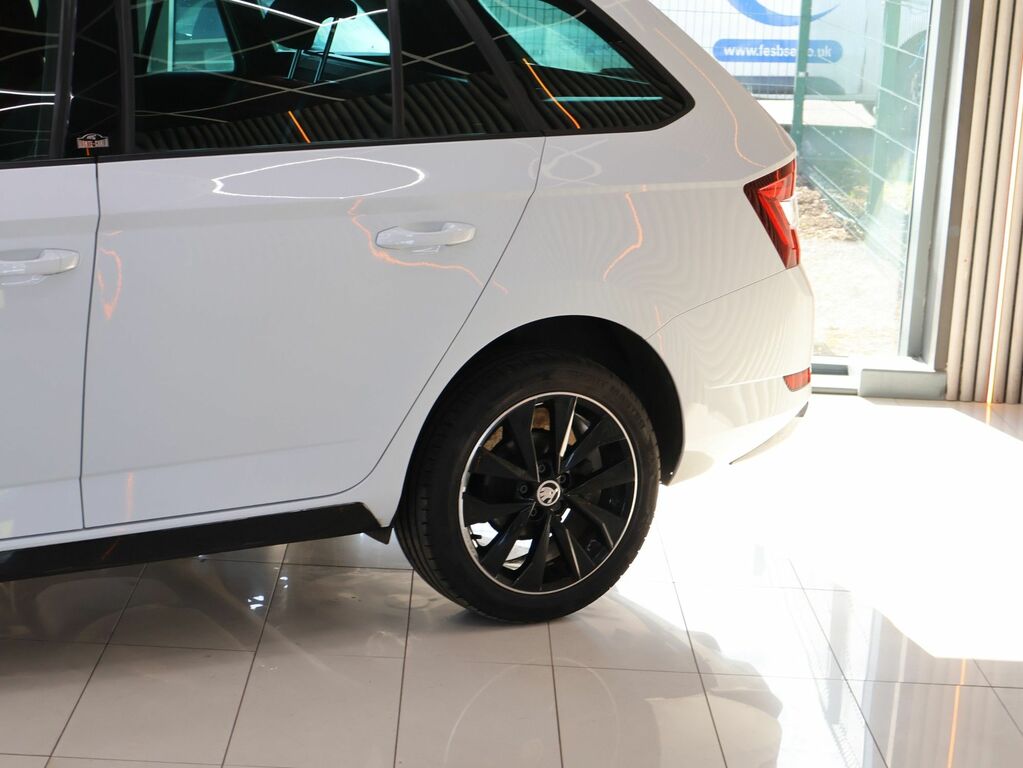 Skoda Fabia 2019 1.0 Tsi Monte Carlo Estate White #6
