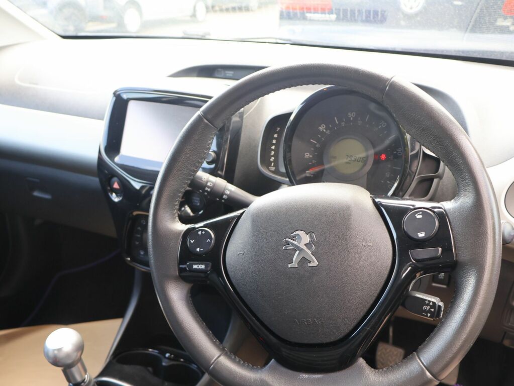 Peugeot 108 Active Red #11