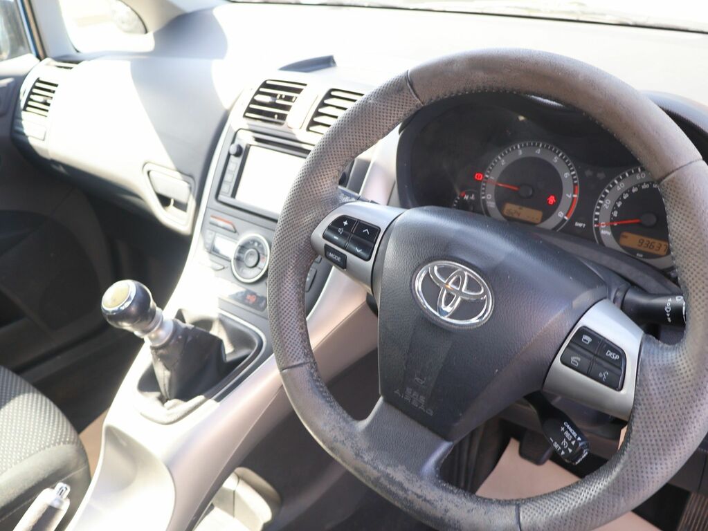 Toyota Auris Valvematic Excel White #13