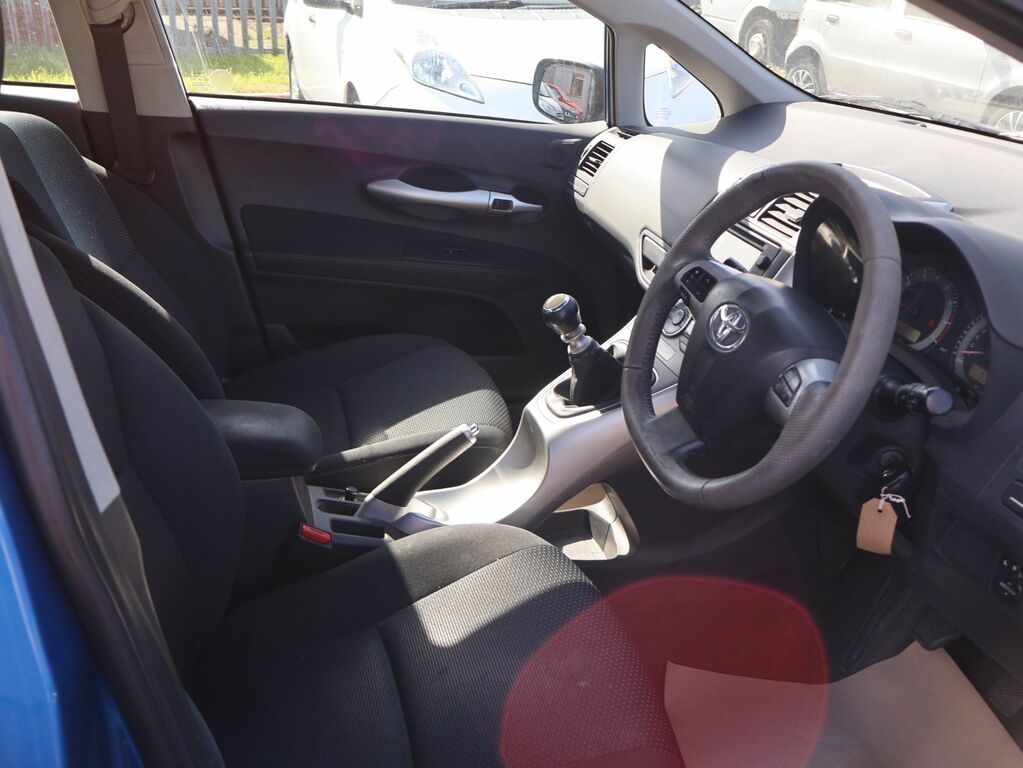 Toyota Auris Valvematic Excel White #12