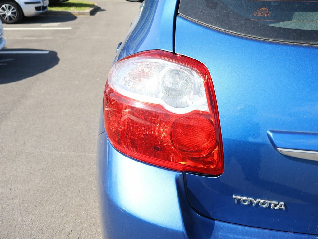 Toyota Auris Valvematic Excel White #9
