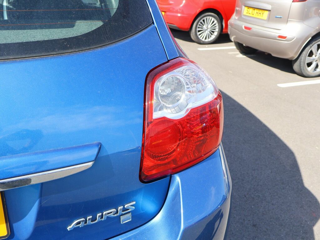 Toyota Auris Valvematic Excel White #10