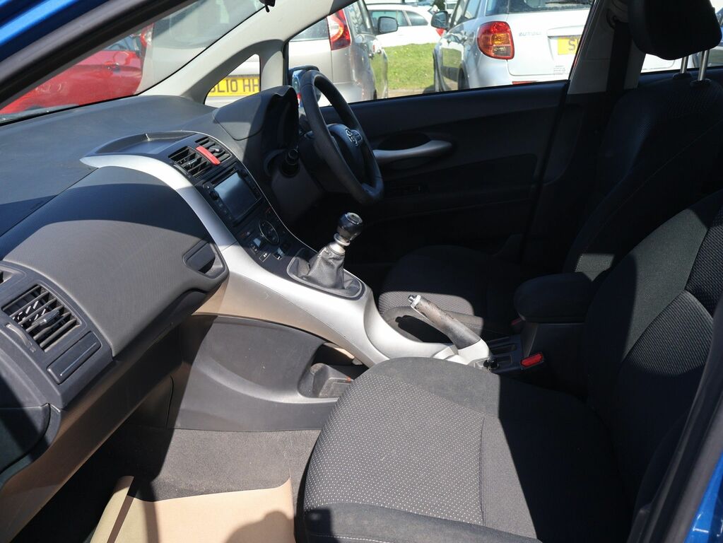 Toyota Auris Valvematic Excel White #17