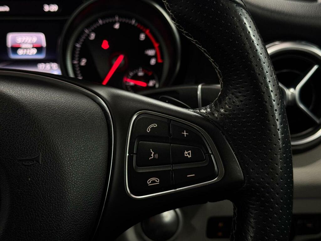 Mercedes-Benz GLA Class Gla200d Se Suv Black #36