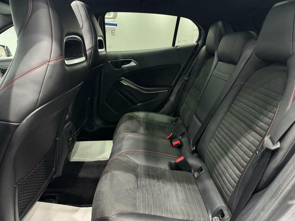 Mercedes-Benz GLA Class Gla220 Amg Line Cdi 4Matic Black #38