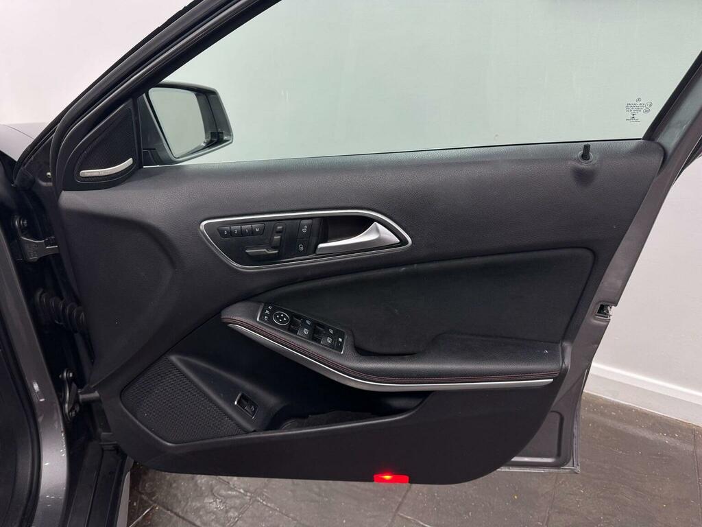 Mercedes-Benz GLA Class Gla220 Amg Line Cdi 4Matic Black #19