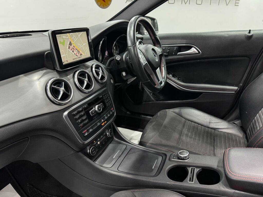 Mercedes-Benz GLA Class Gla220 Amg Line Cdi 4Matic Black #35