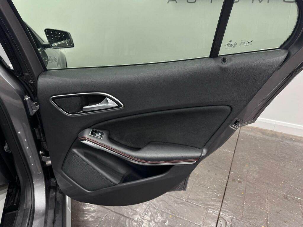 Mercedes-Benz GLA Class Gla220 Amg Line Cdi 4Matic Black #81
