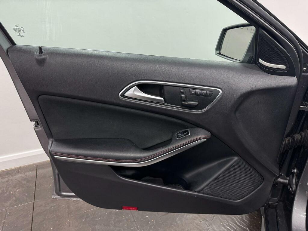 Mercedes-Benz GLA Class Gla220 Amg Line Cdi 4Matic Black #33