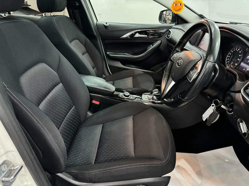 Infiniti Q30 Hatchback White #61