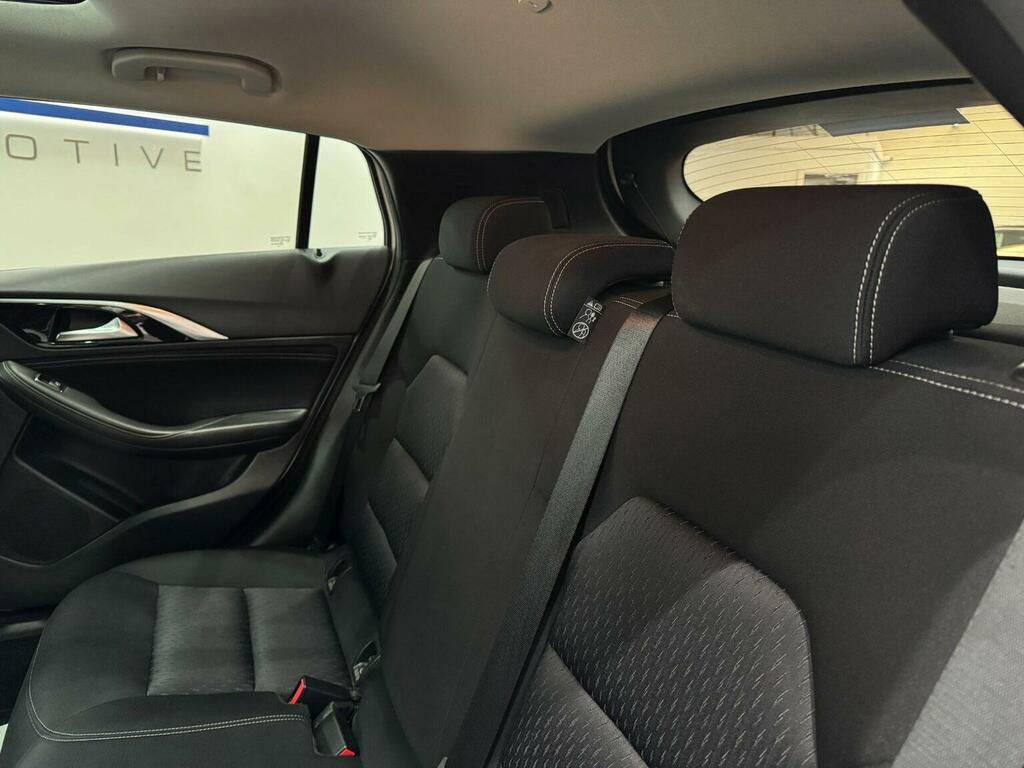 Infiniti Q30 Hatchback White #41