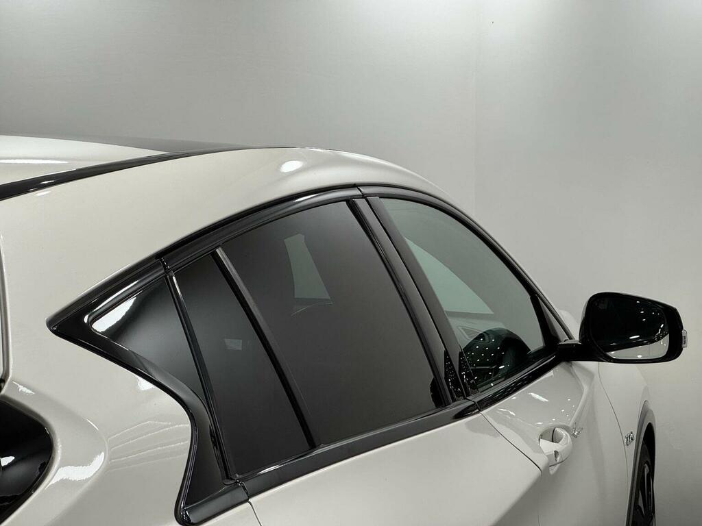 Infiniti Q30 Hatchback White #13
