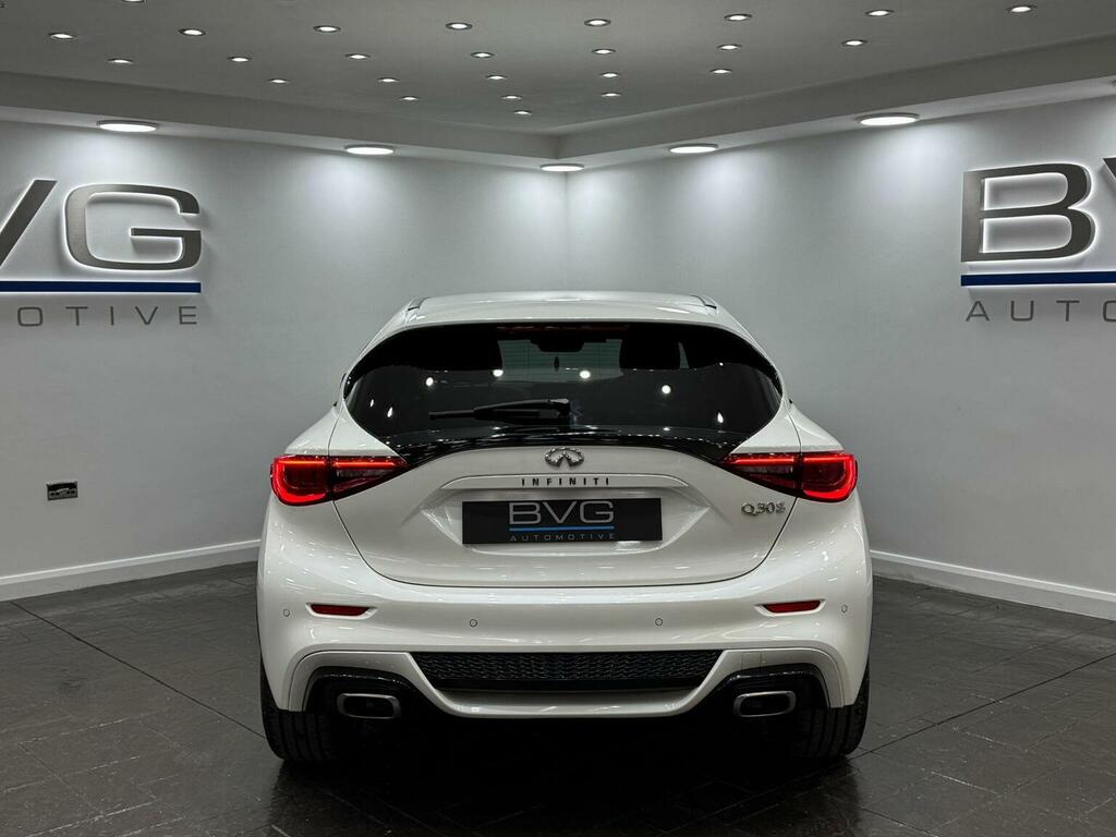 Infiniti Q30 Hatchback White #7