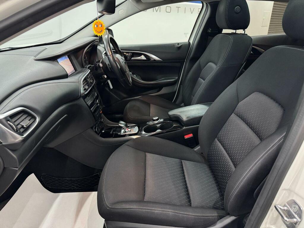 Infiniti Q30 Hatchback White #82