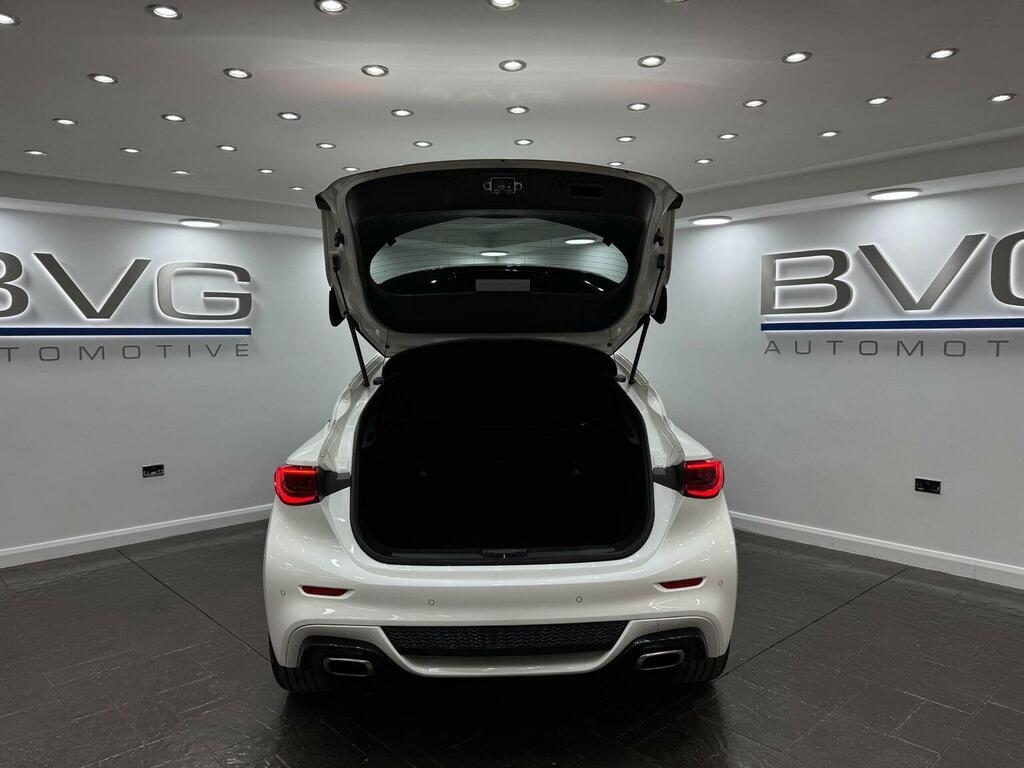 Infiniti Q30 Hatchback White #45