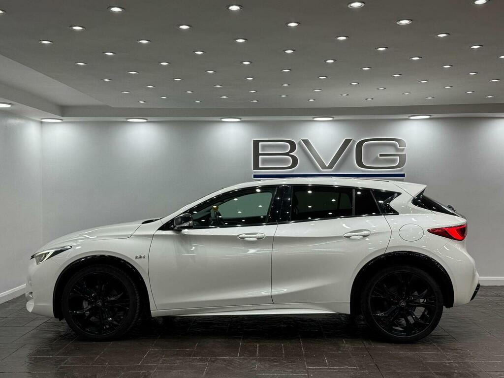 Infiniti Q30 Hatchback White #50