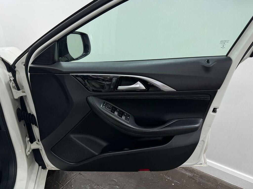 Infiniti Q30 Hatchback White #63