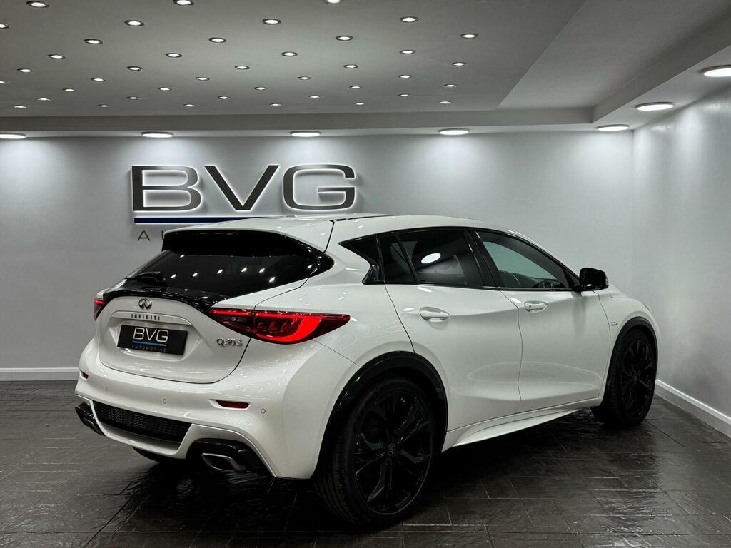 Infiniti Q30 Hatchback White #8