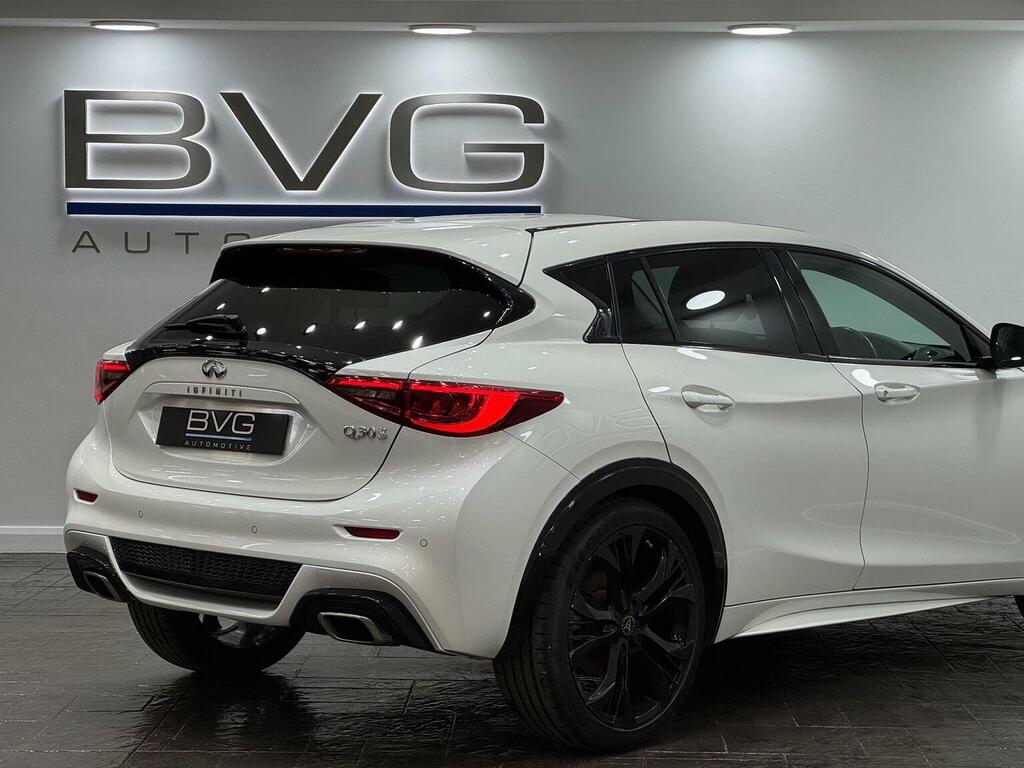 Infiniti Q30 Hatchback White #11