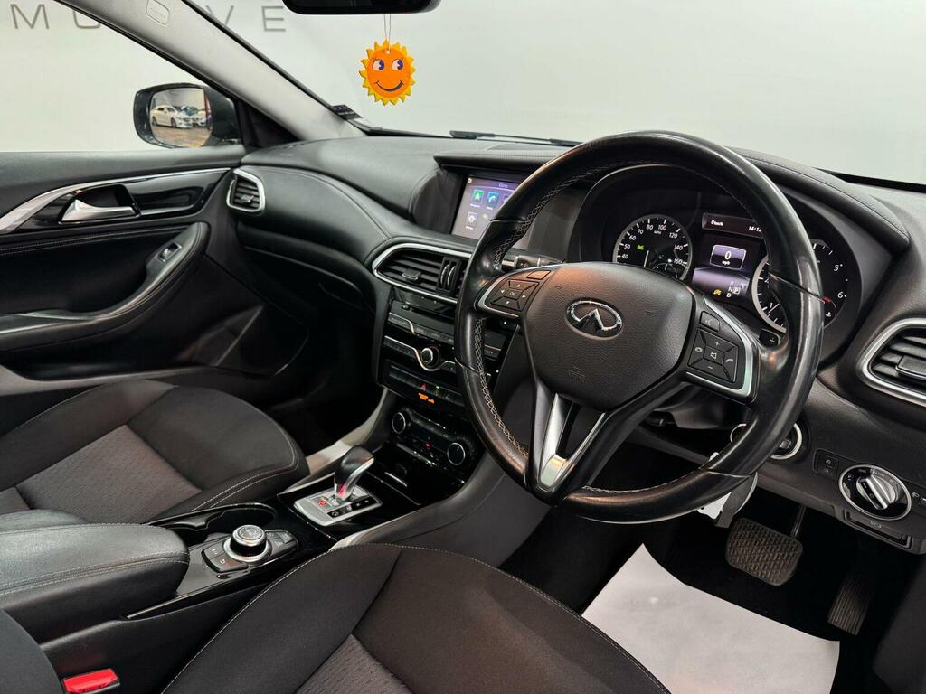 Infiniti Q30 Hatchback White #60
