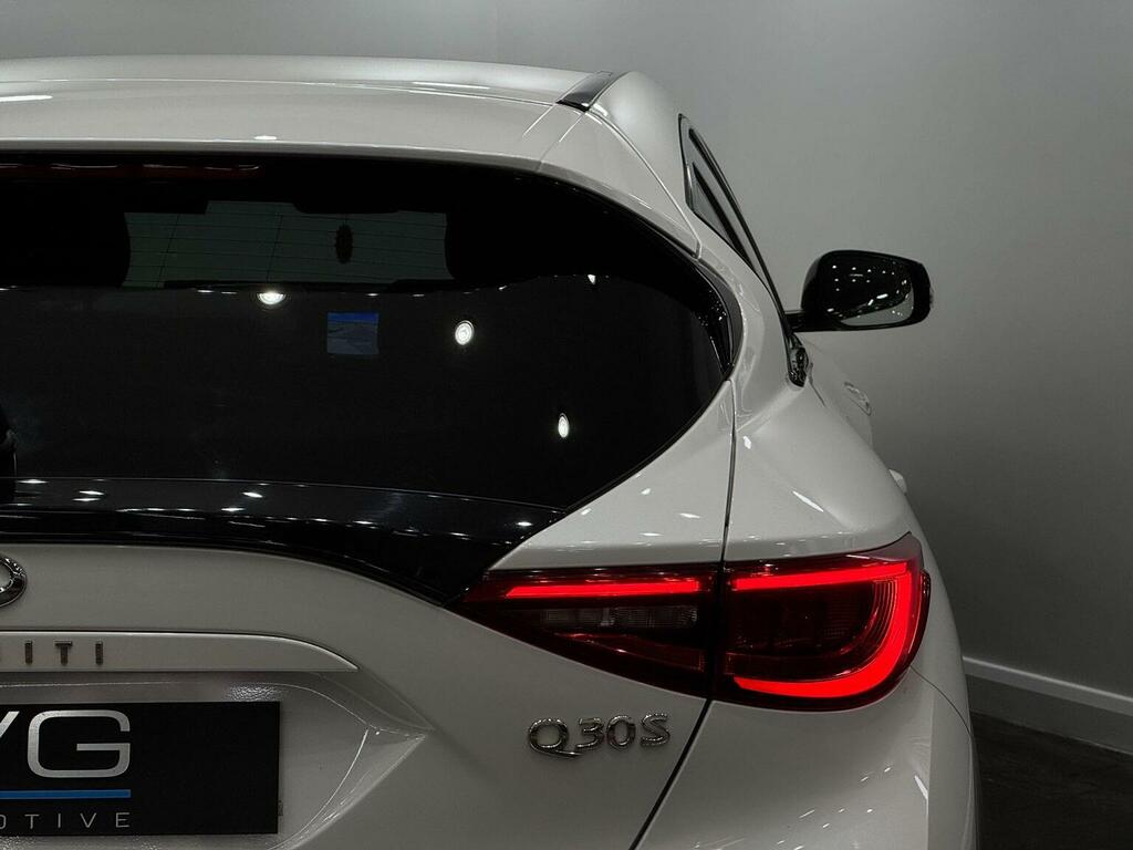 Infiniti Q30 Hatchback White #57