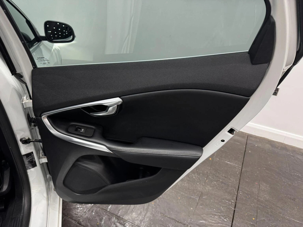 Volvo V40 2.0 T2 R-design Nav Plus Euro 6 Ss  #38