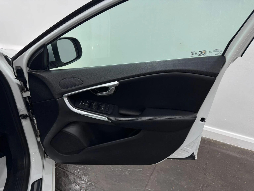 Volvo V40 2.0 T2 R-design Nav Plus Euro 6 Ss  #17