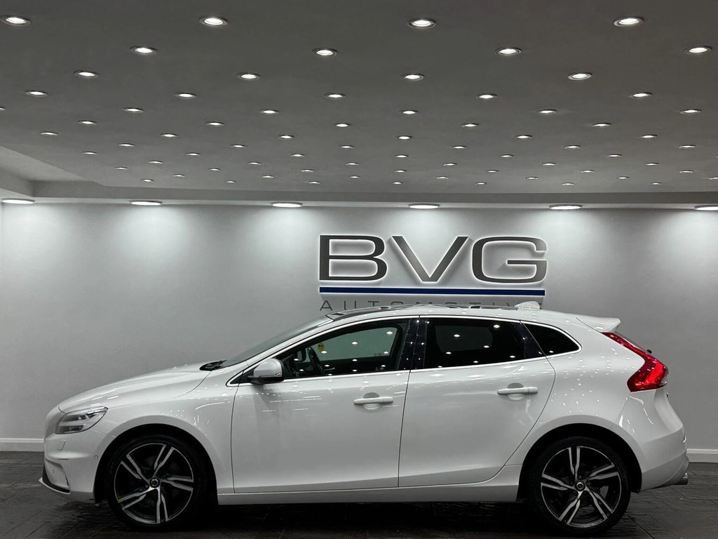 Volvo V40 2.0 D3 R-design Pro Euro 6 Ss White #4