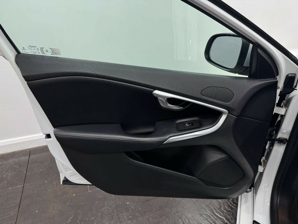 Volvo V40 2.0 T2 R-design Nav Plus Euro 6 Ss  #71