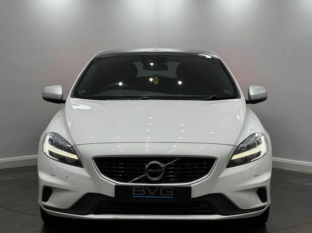 Volvo V40 2.0 D3 R-design Pro Euro 6 Ss White #2