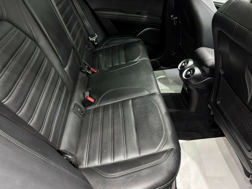 Alfa Romeo Stelvio Estate Red #45