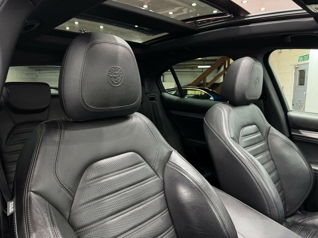 Alfa Romeo Stelvio Estate Red #19