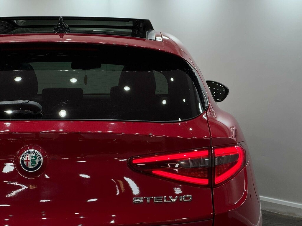 Alfa Romeo Stelvio Estate Red #14