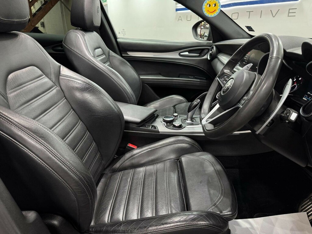 Alfa Romeo Stelvio Estate Red #18