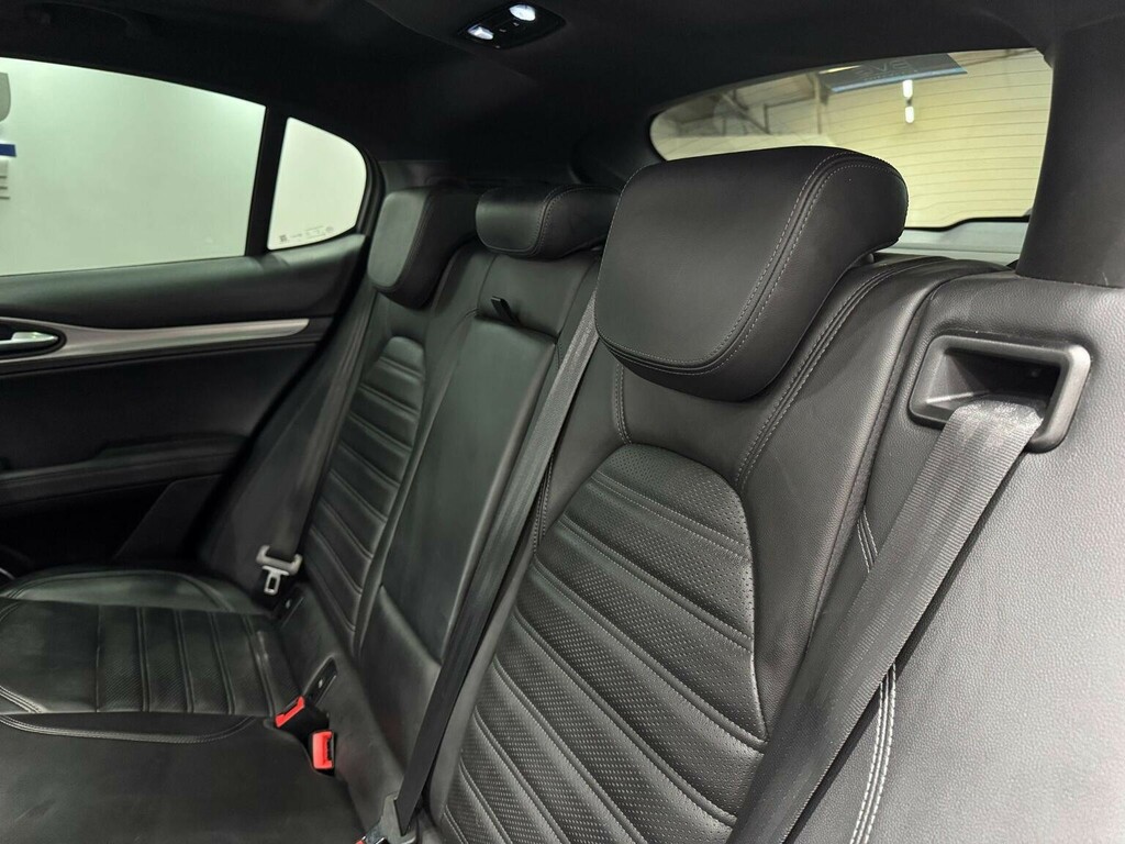 Alfa Romeo Stelvio Estate Red #44