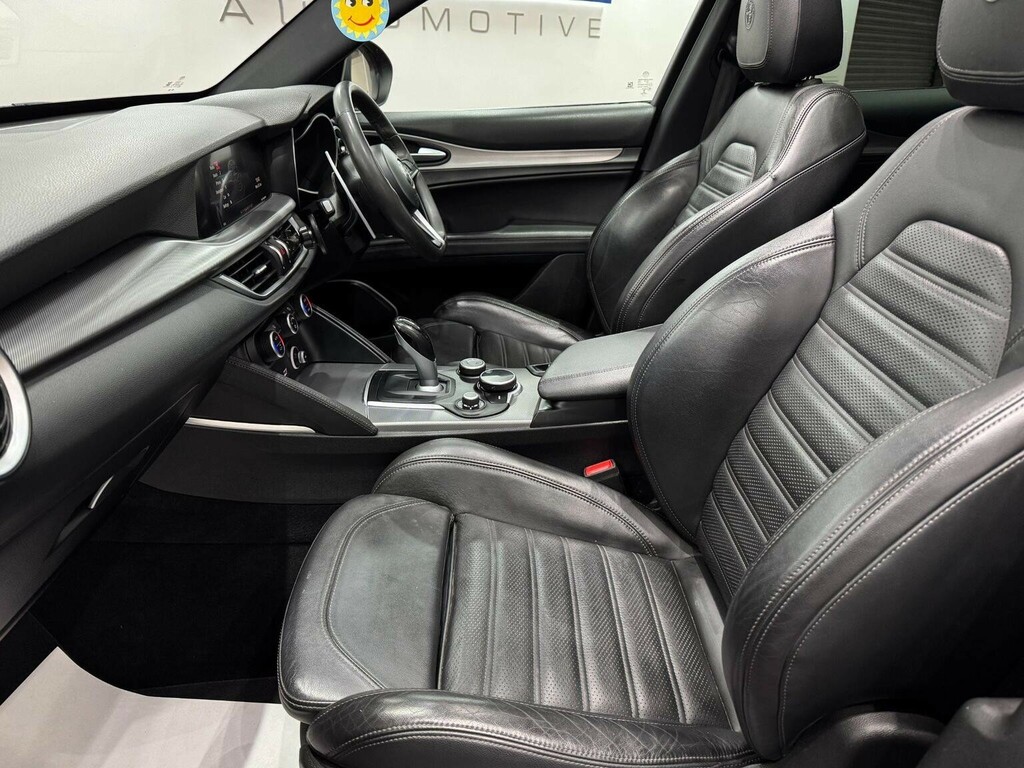 Alfa Romeo Stelvio Estate Red #40
