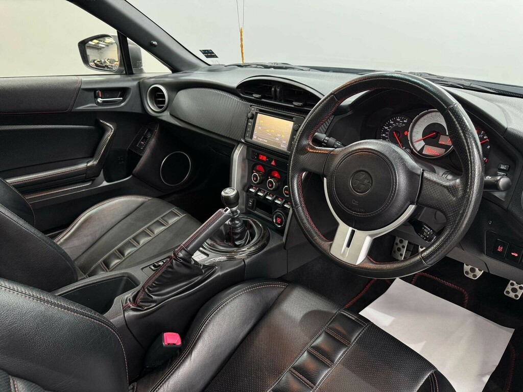 Toyota GT86 2.0 D-4s Pro White #17