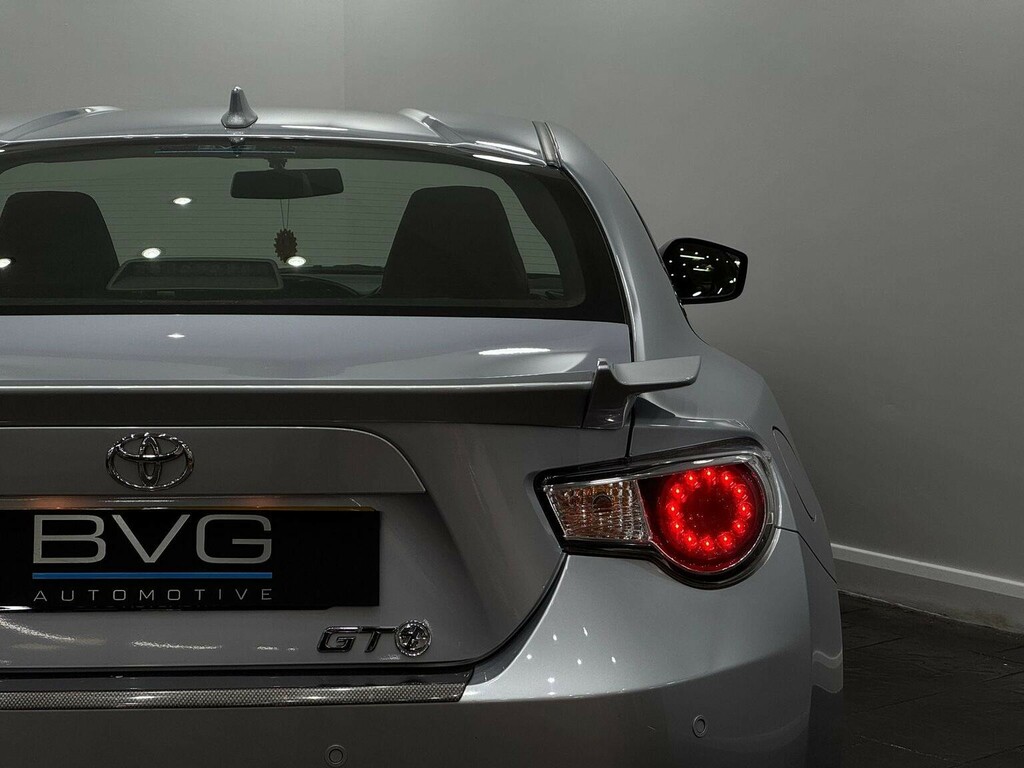 Toyota GT86 2.0 D-4s Pro White #14