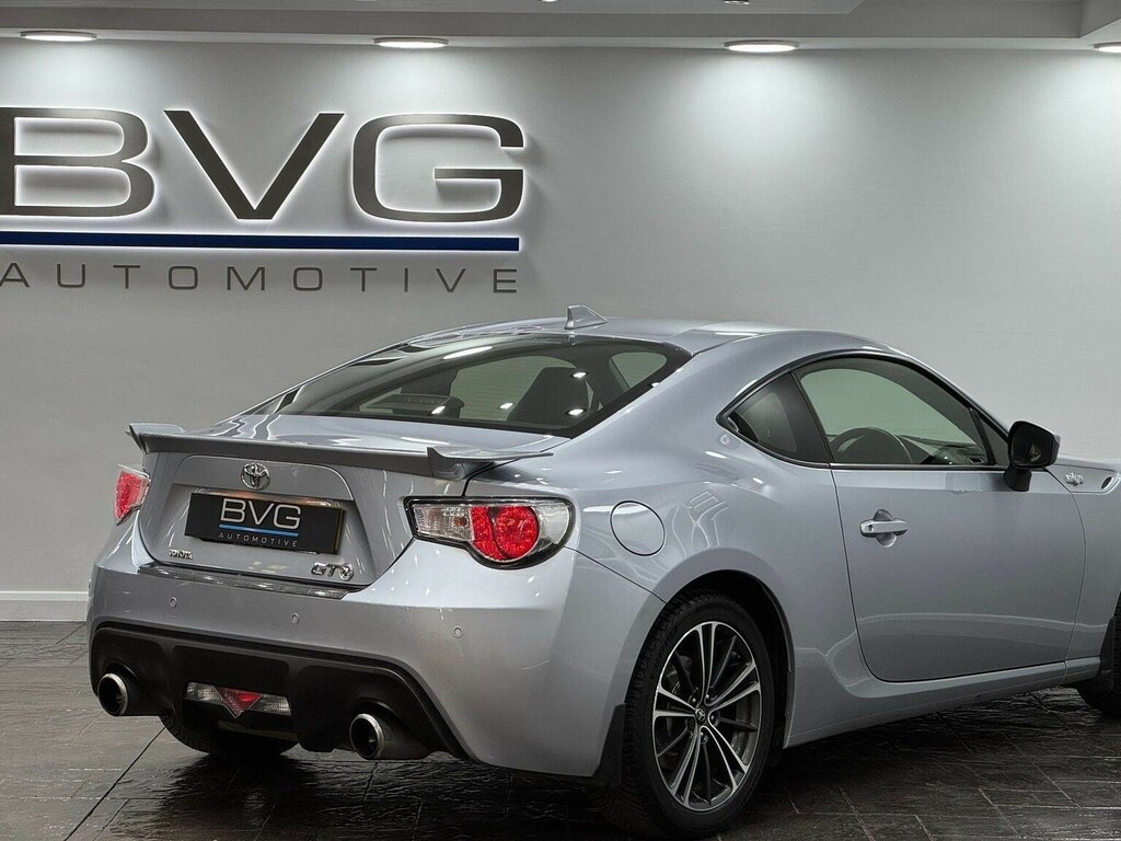 Toyota GT86 2.0 D-4s Pro White #13