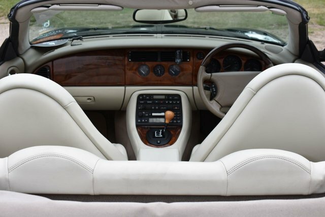 Jaguar XK8  Silver #19