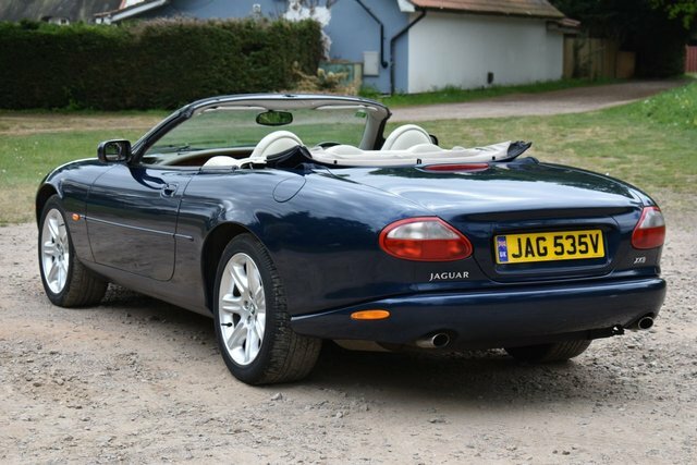 Jaguar XK8  Silver #40