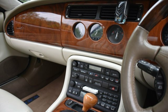 Jaguar XK8  Silver #23