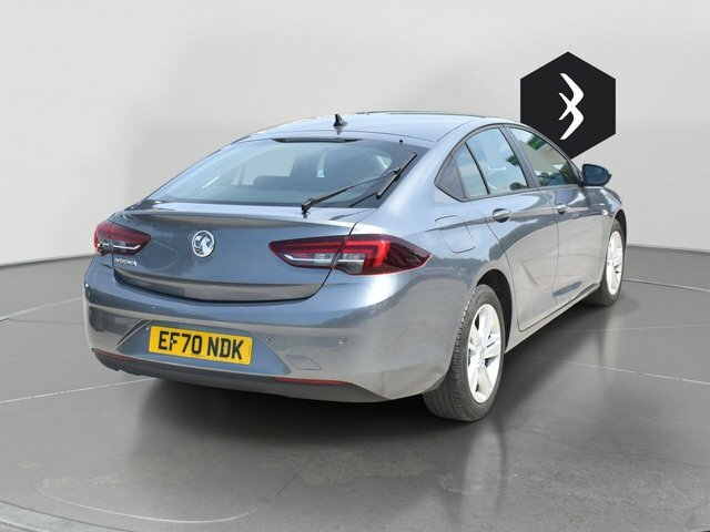 Vauxhall Insignia 1.6 Turbo D 136 Design White #8