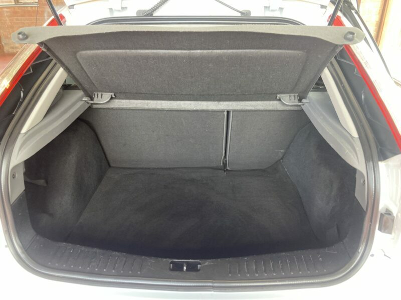 Ford Focus Hatchback MV61KFN White #3