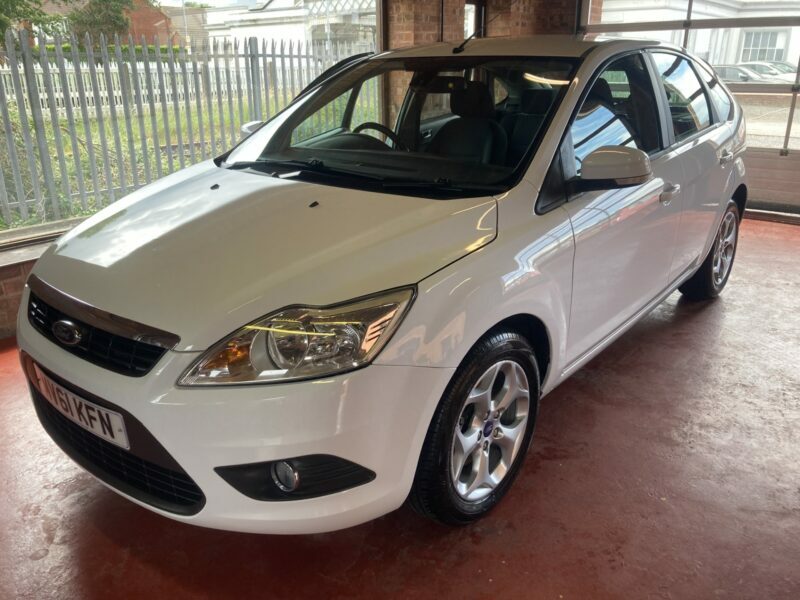 Ford Focus Hatchback MV61KFN White