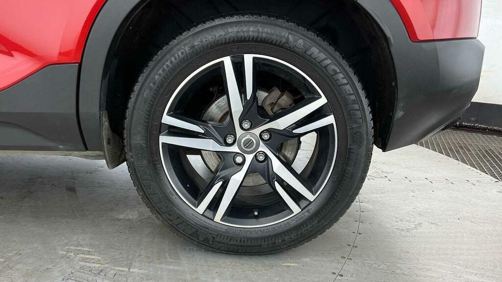 Volvo XC40 R-design B4 Mild Hybrid One Owner NK22LGV Red #4