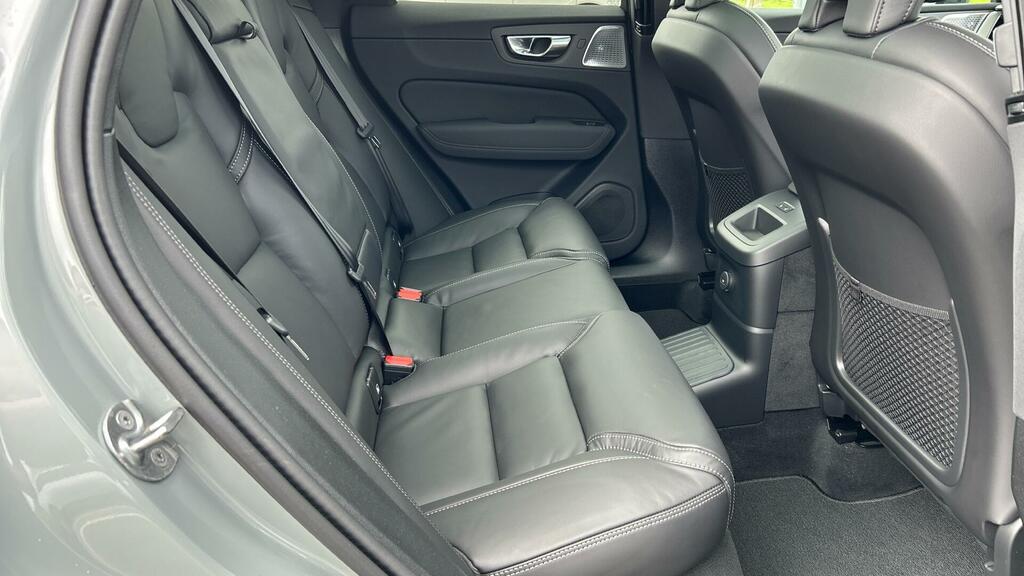 Volvo XC60 Black Edition Ultra T8 Awd Plug-in Hybrid GU26RKK Grey #6