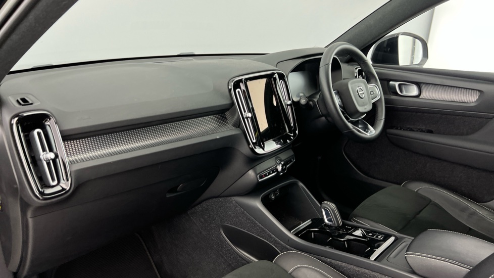 Volvo XC40 R-design T3 Panoramic Sunroof CU22KVG Black #6