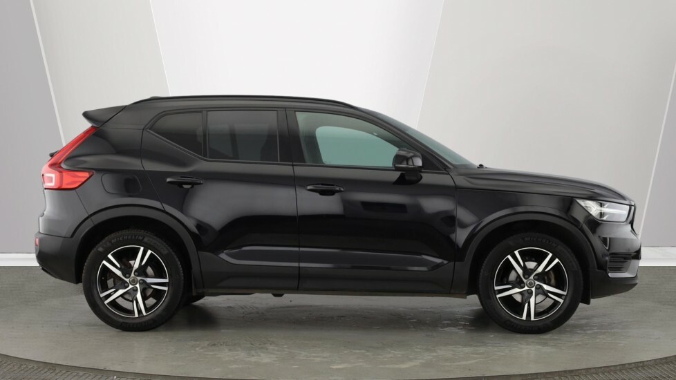 Volvo XC40 R-design T3 Panoramic Sunroof CU22KVG Black #2