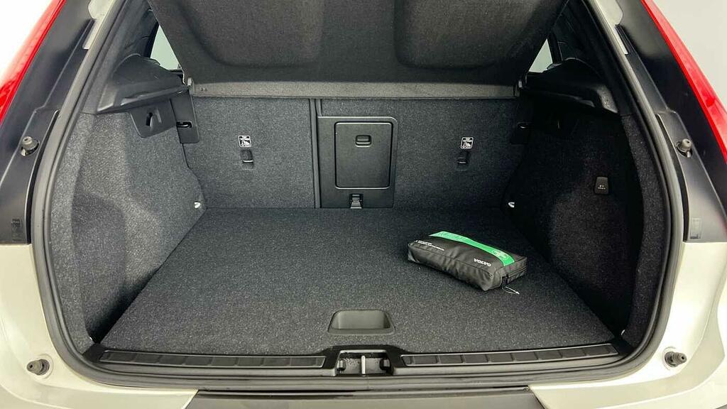 Volvo XC40 R-design T3 Climate Pack Under 9000 Miles White #5